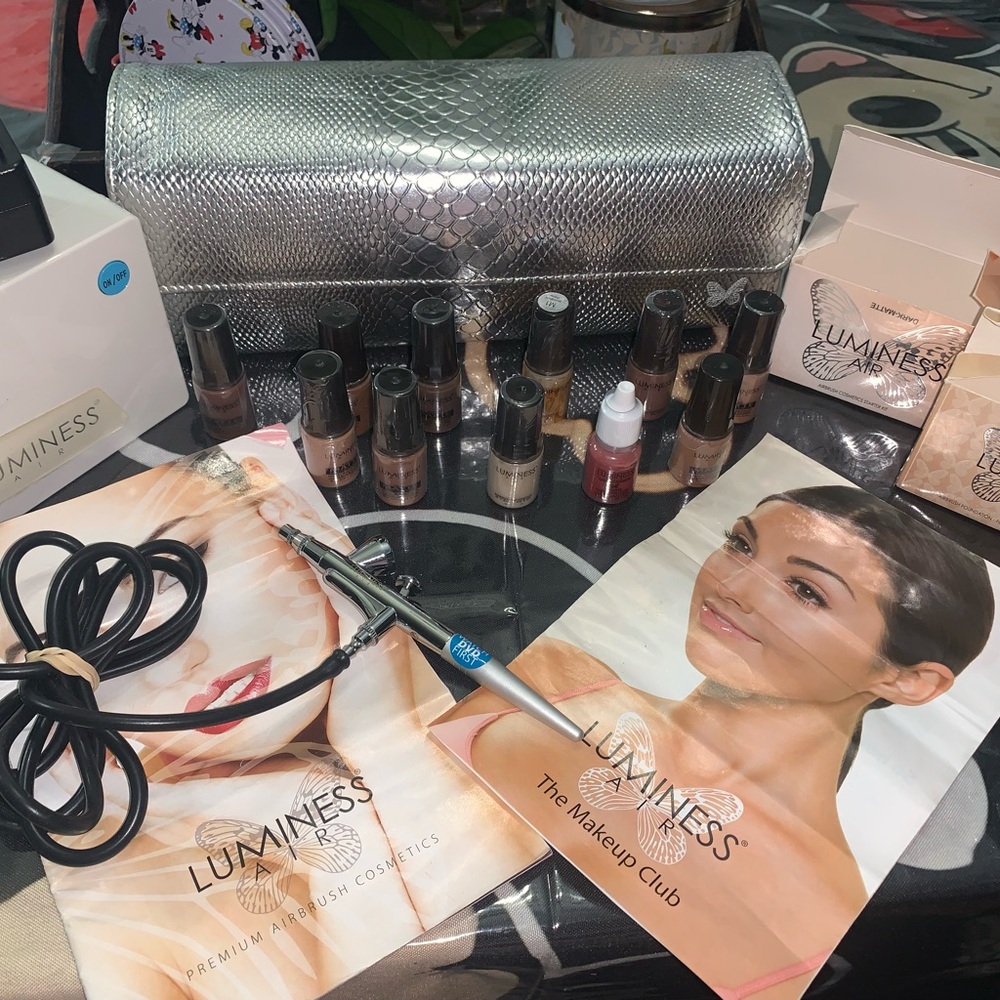 Luminess Airbrush Set with Metallic Silver Bag